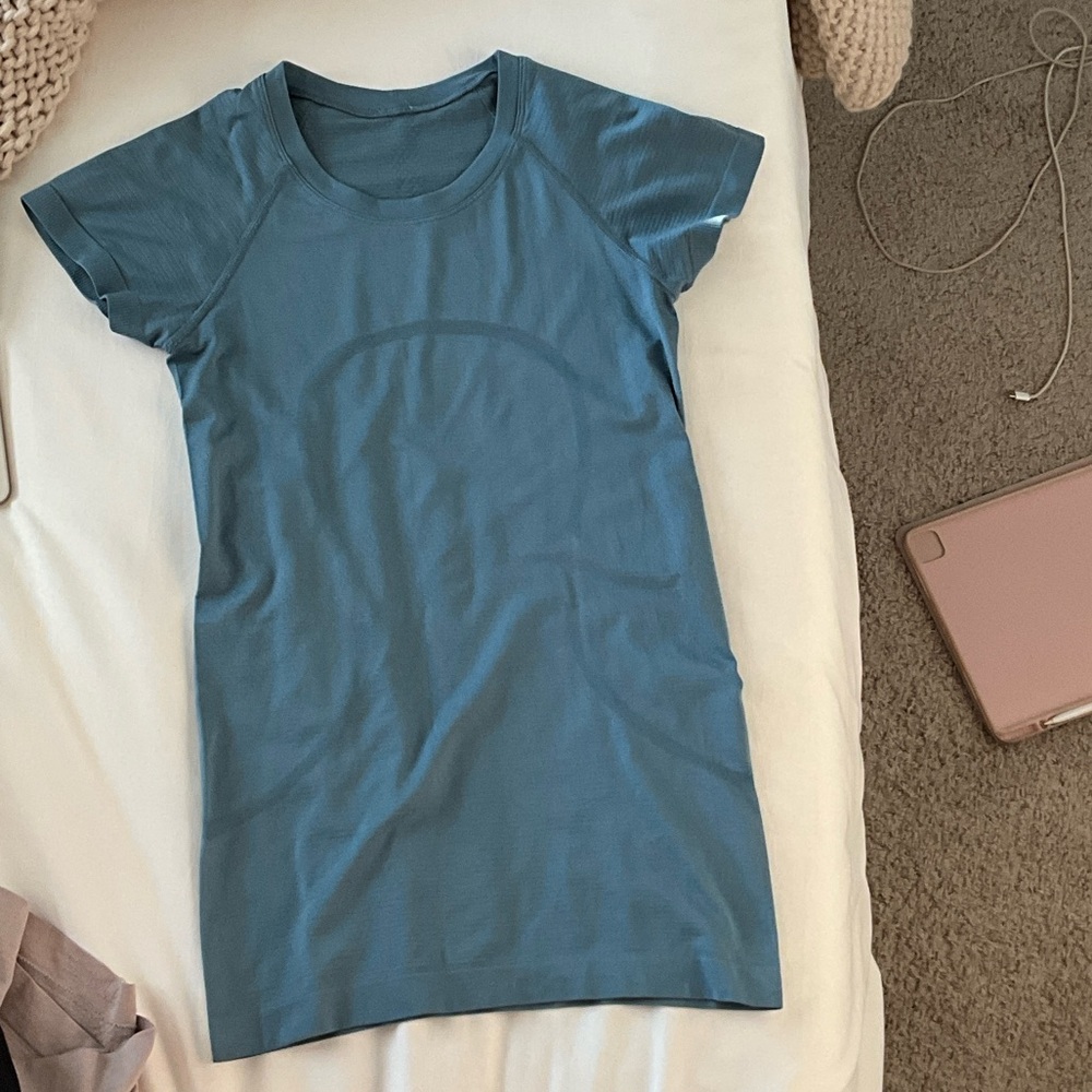 lululemon athletica Blue Short Sleeve Tee